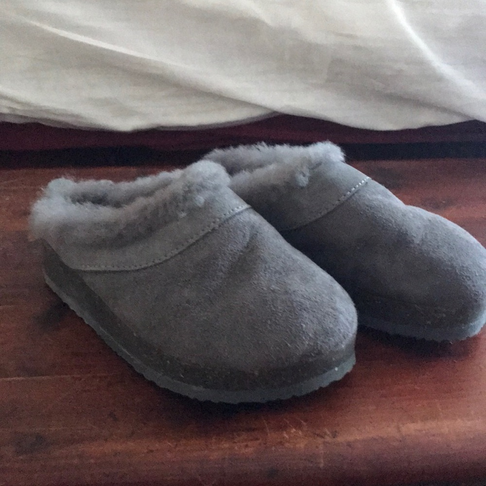 Grey fury clogs